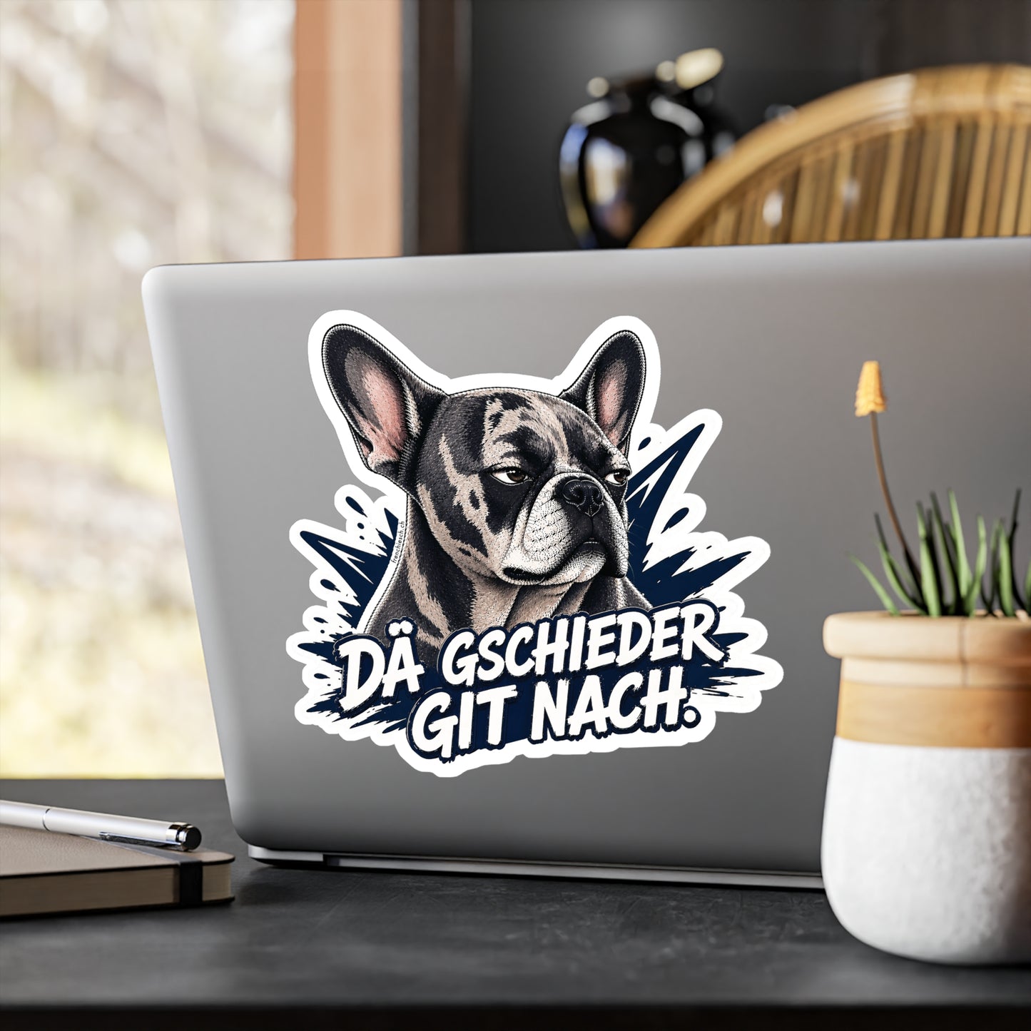 Dä Gschieder git nach – Swiss Frenchie Vinyl Sticker